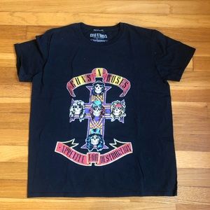 Pretty little thing small guns and roses tee